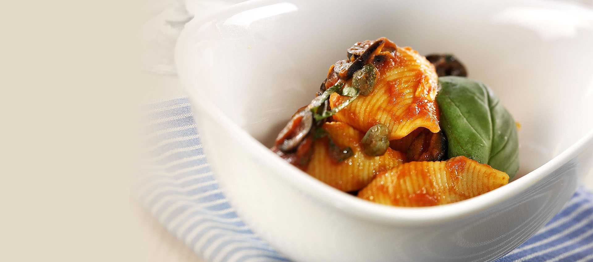 Conchiglioni alla zingara med tomatsauce