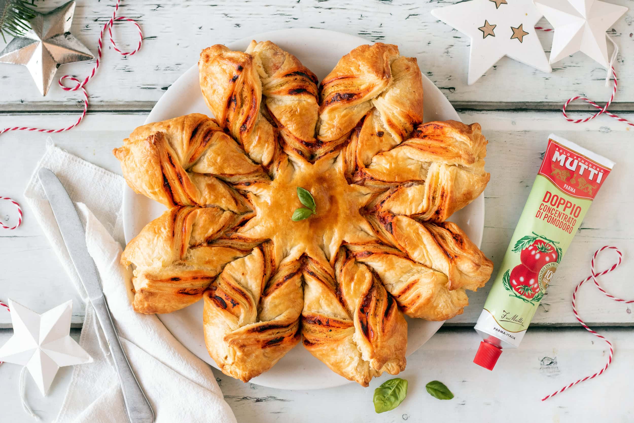 Twisted Star Bread with Tomato Paste filling