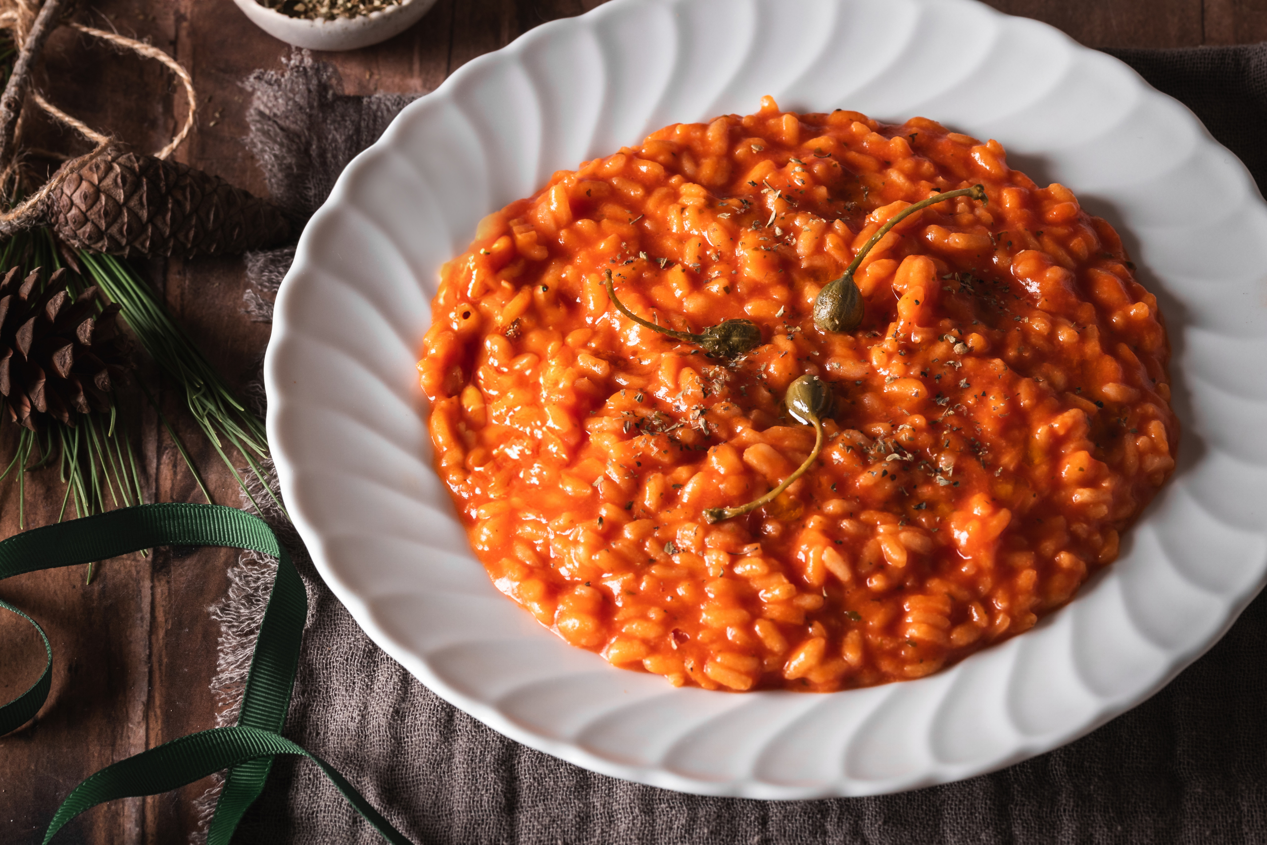 Vegan risotto with tomato
