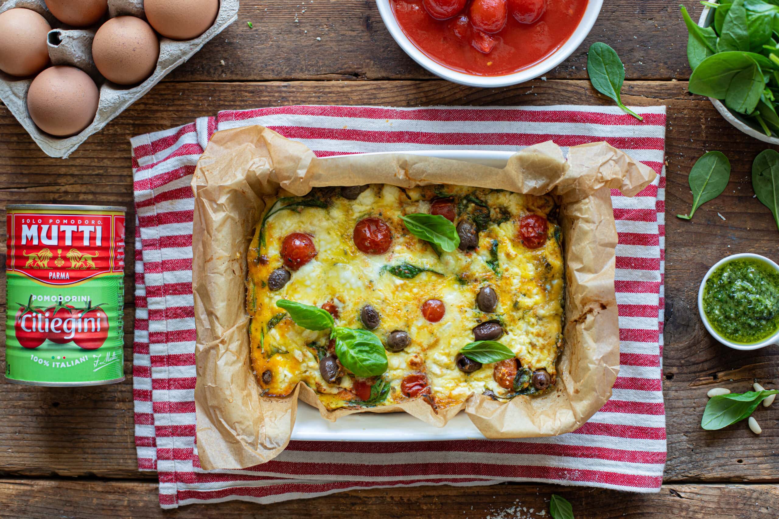 Uova con pomodorini e feta