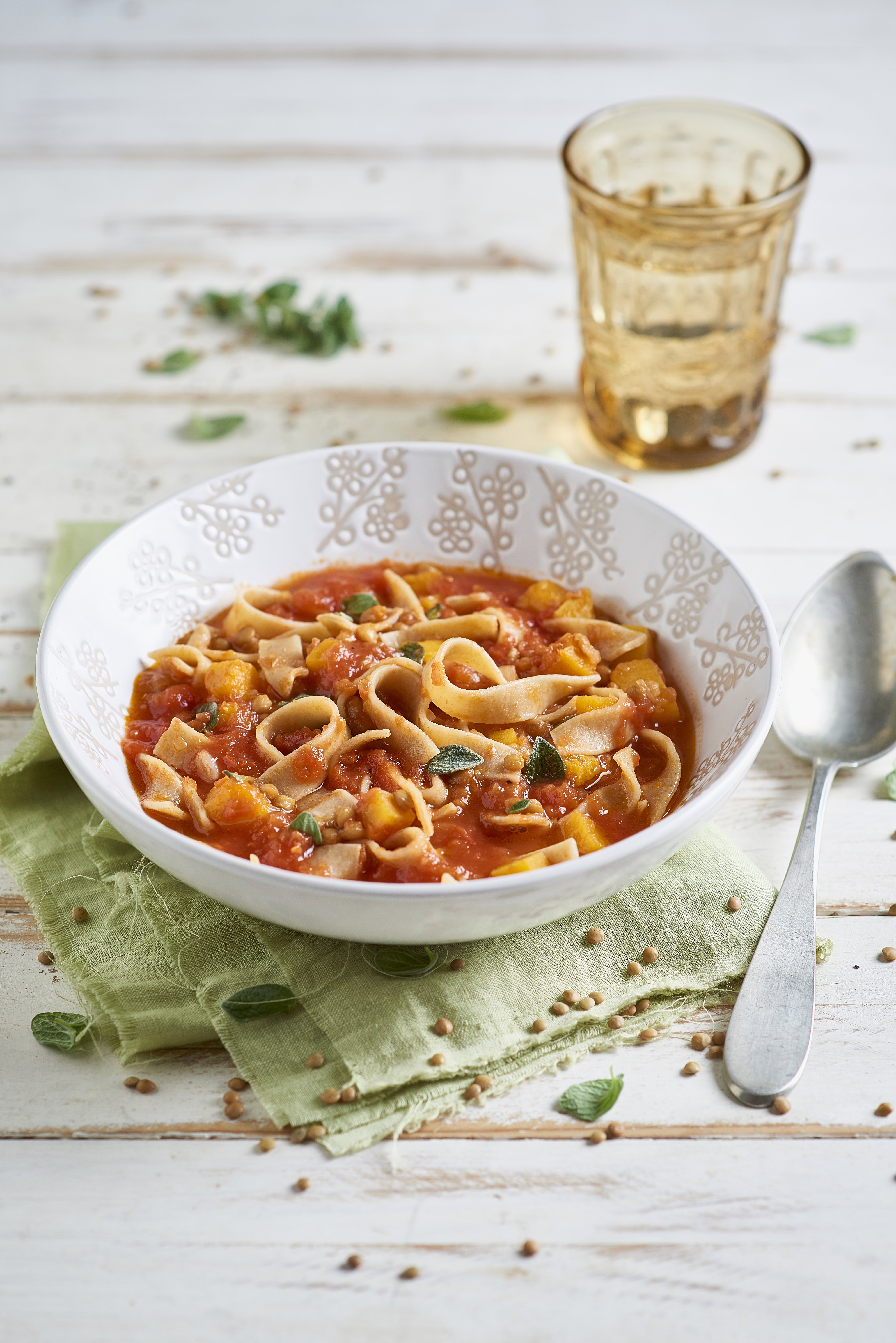 Whole-wheat fettuccine with lentils, tomato and pumkin